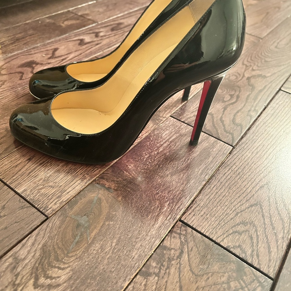 Christian Louboutin Patent Leather pumps authentic size 41.5
